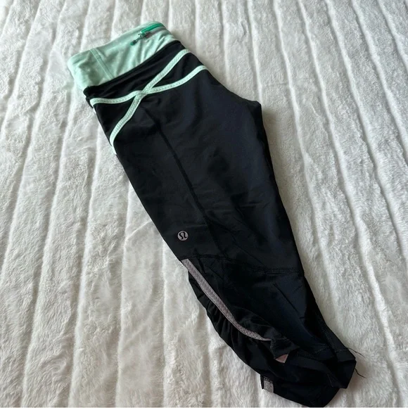 (0088) Lululemon Cropped Pants Size 8 - Picture 7 of 7